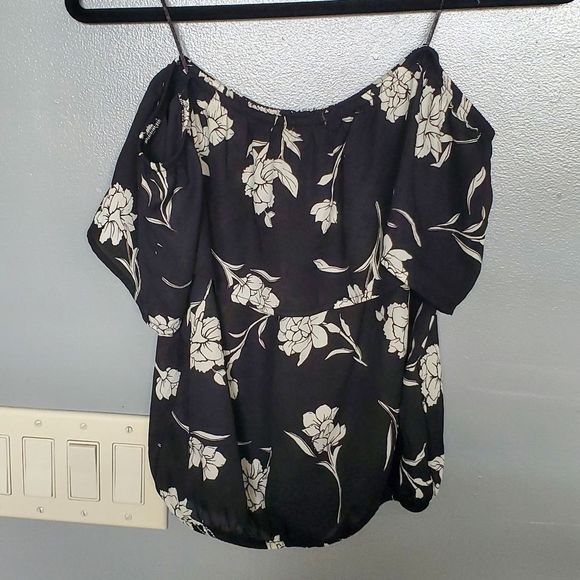 Sienna sky  Off the shoulder floral top - Picture 5 of 13